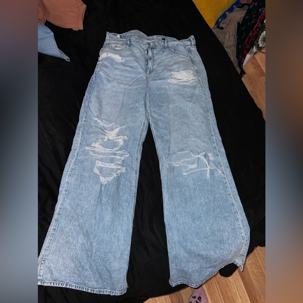 American Eagle super high rise baggy wide legged jeans. Size 16 LONG